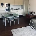 Stanza Privata Con Bagno Su Appartamento Condiviso